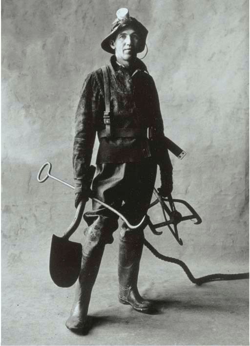 IRVING PENN (b. 1917)