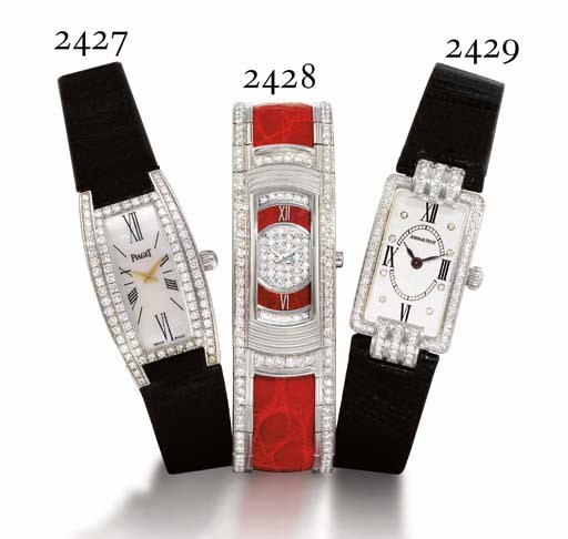 MAUBOUSSIN. A LADY'S 18K WHITE GOLD AND DIAMOND-SET BRACELET WRISTWATCH WITH VARI-RED DIAL