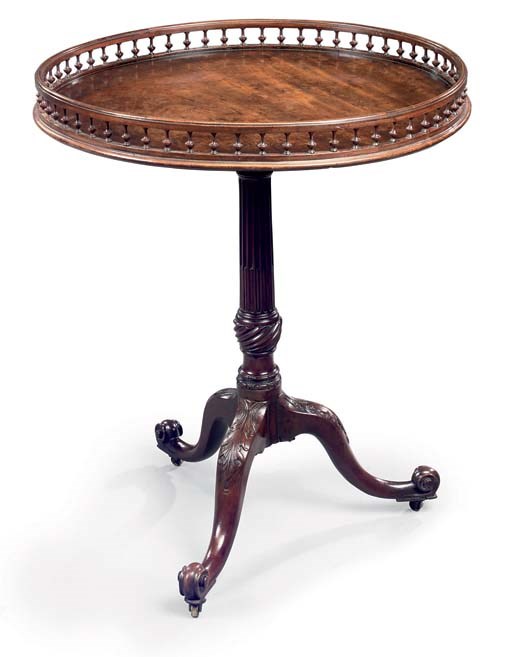 A GEORGE III MAHOGANY TRIPOD TABLE