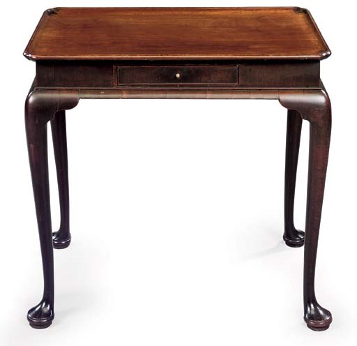 A GEORGE II MAHOGANY CENTRE TABLE