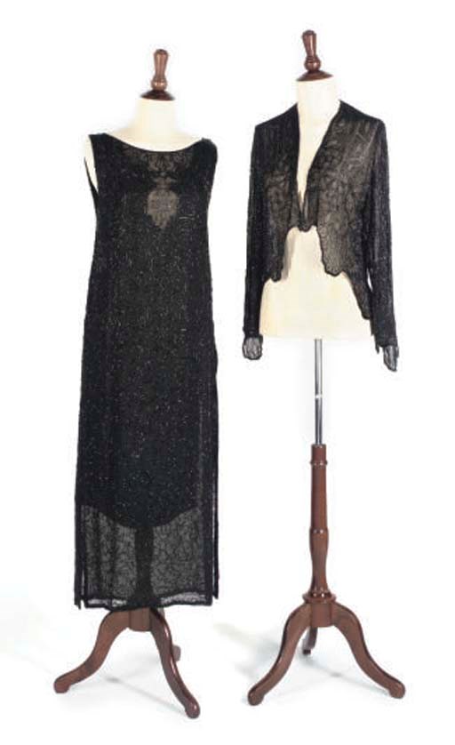 A TWENTIES STYLE EVENING ENSEMBLE