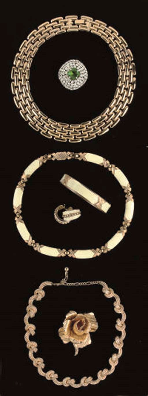 A COLLECTION OF COSTUME JEWELLERY