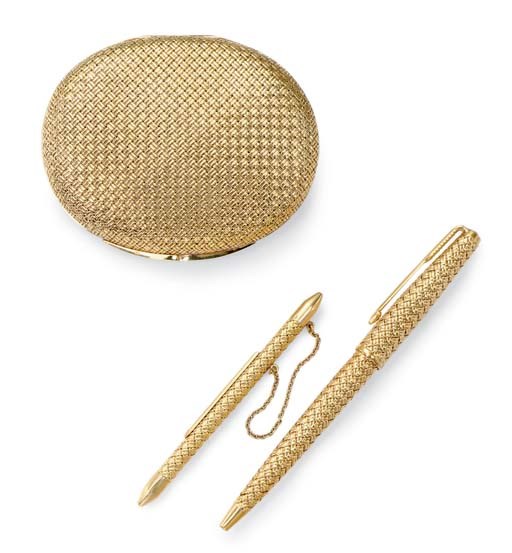 A GROUP OF GOLD ACCESSORIES, BY VAN CLEEF & ARPELS
