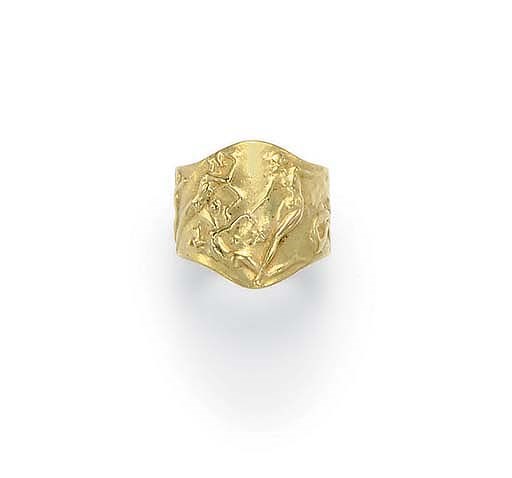 AN ART NOUVEAU GOLD RING, BY RENE LALIQUE