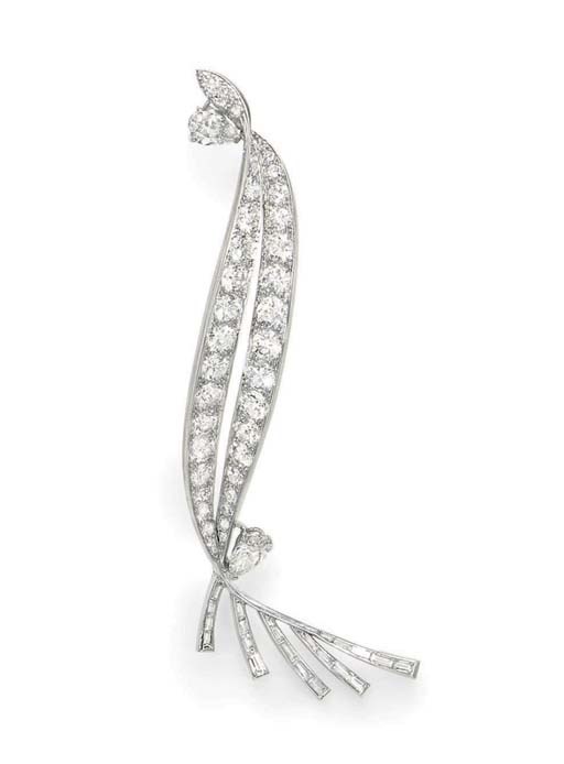 A DIAMOND BROOCH