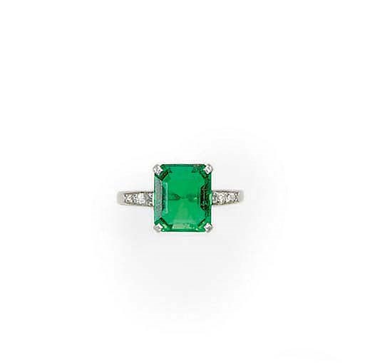 AN EMERALD AND DIAMOND RING