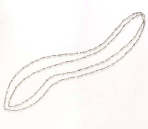 A DIAMOND LONGCHAIN NECKLACE