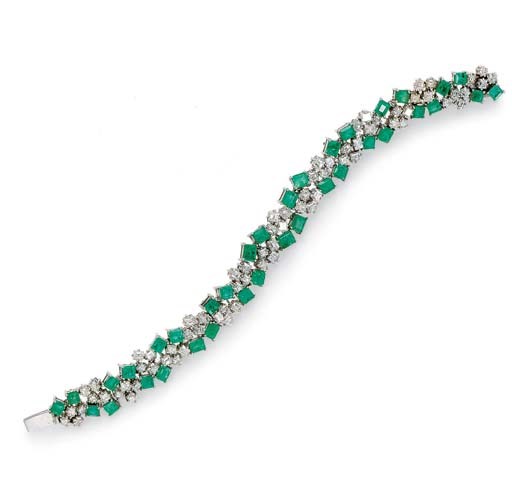 AN EMERALD AND DIAMOND BRACELET