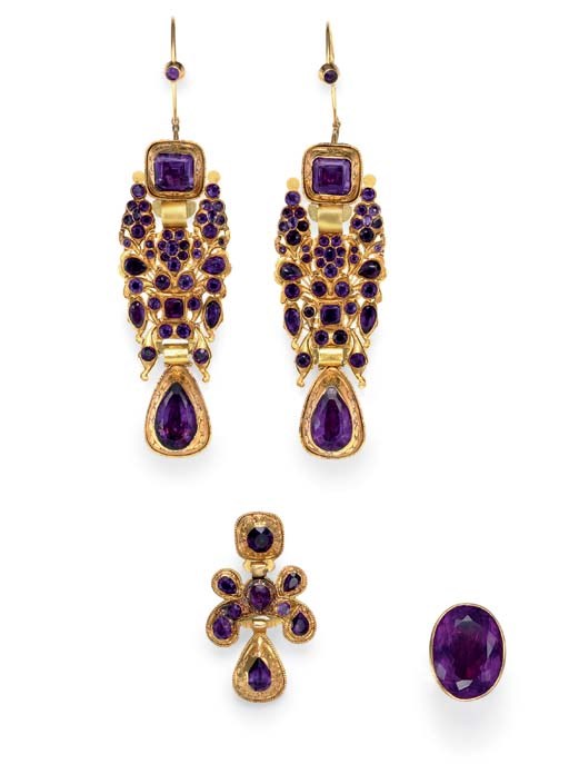 A SET OF ANTIQUE IBERIAN AMETHYST AND GOLD JEWELRY