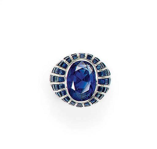 A SAPPHIRE AND DIAMOND RING