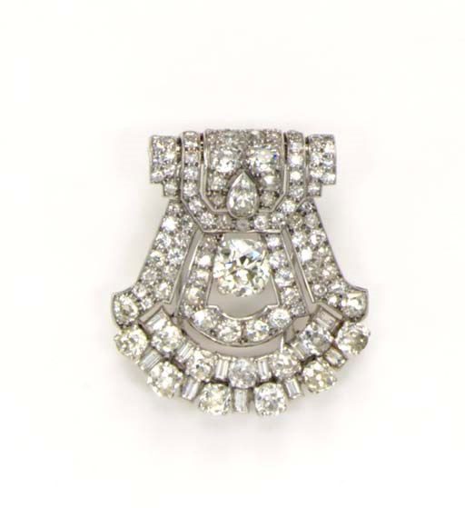 AN ART DECO DIAMOND BROOCH, BY CARTIER