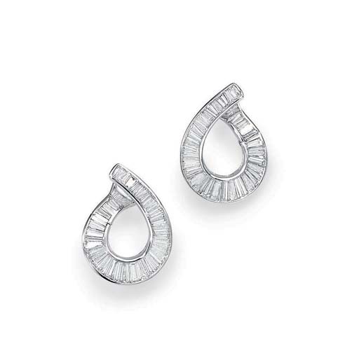 A PAIR OF DIAMOND PENDANTS