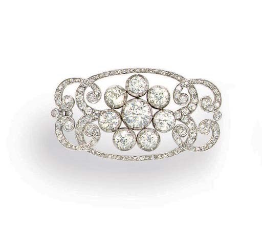 A DIAMOND BROOCH
