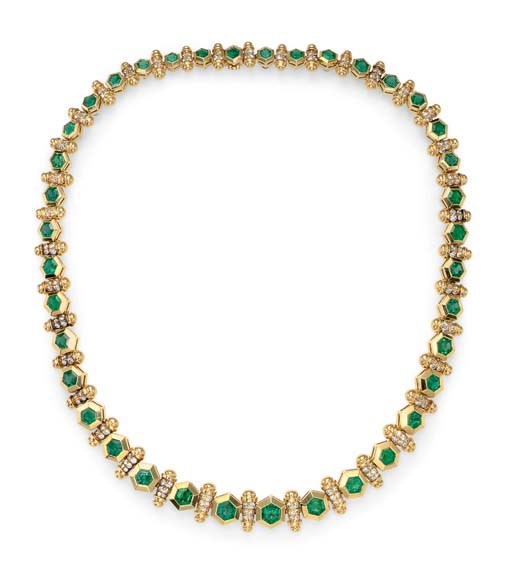 AN EMERALD, DIAMOND AND GOLD NECKLACE