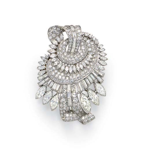 AN ART DECO DIAMOND BROOCH