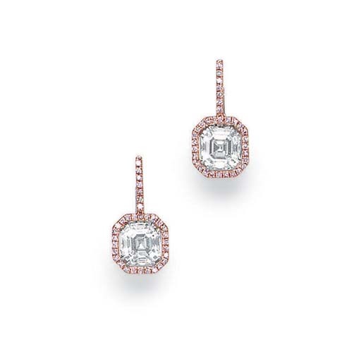 A PAIR OF DIAMOND EAR PENDANTS