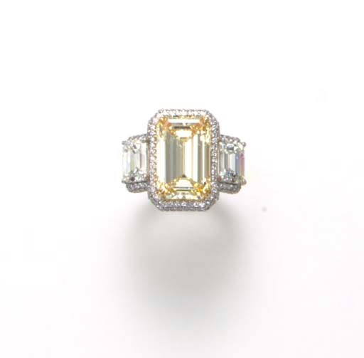 A THREE-STONE DIAMOND RING