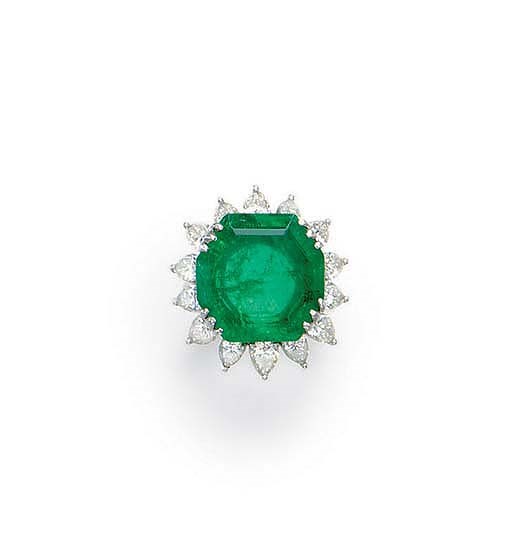 AN EMERALD AND DIAMOND RING