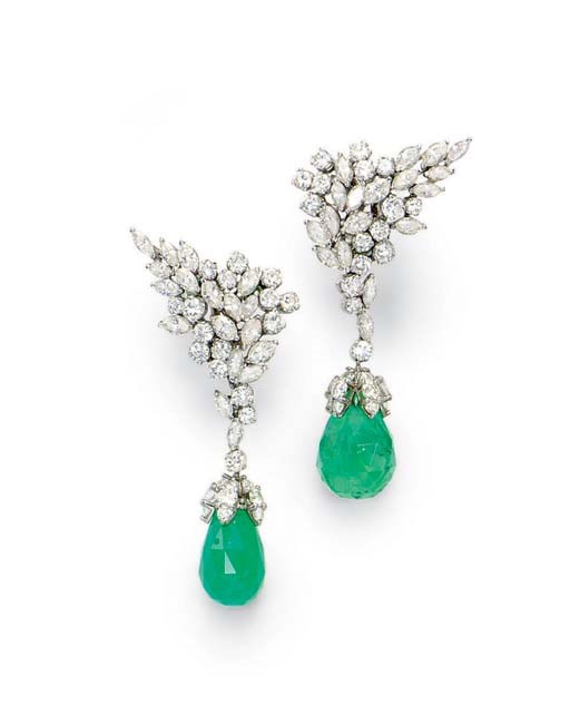 A PAIR OF EMERALD AND DIAMOND EAR PENDANTS