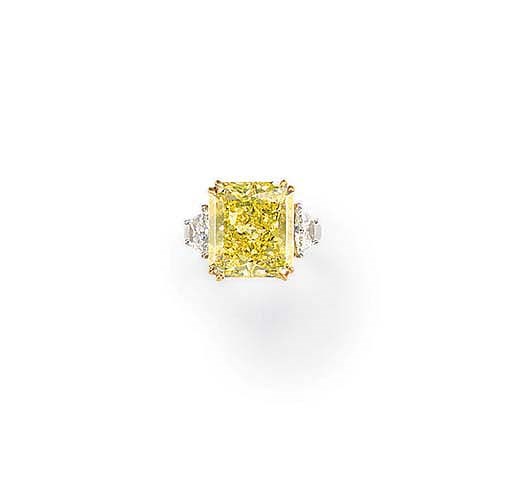 AN IMPORTANT COLORED DIAMOND RING