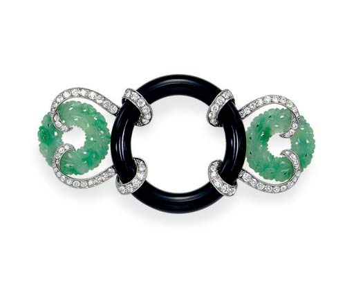 AN ONYX, JADE AND DIAMOND BROOCH