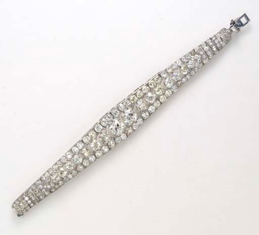 AN ART DECO DIAMOND BRACELET, BY CARTIER