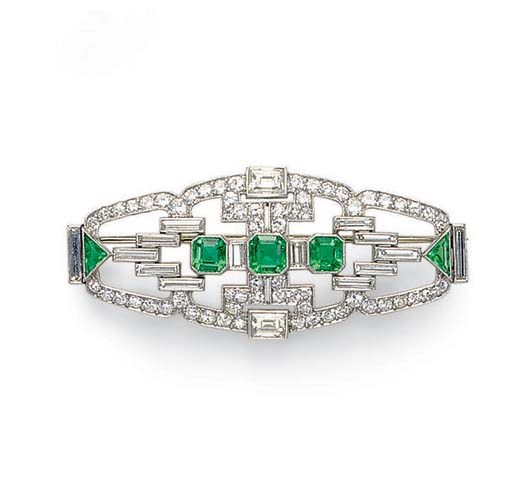 AN ART DECO EMERALD AND DIAMOND BROOCH, BY DREICER & CO.