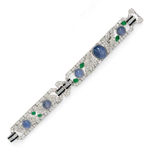 AN ART DECO STAR SAPPHIRE, EMERALD AND DIAMOND BRACELET
