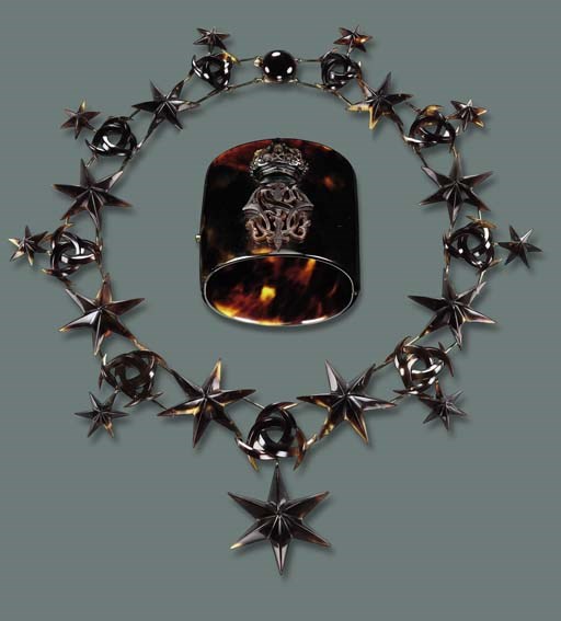 A COLLECTION OF ANTIQUE TORTOISESHELL JEWELS