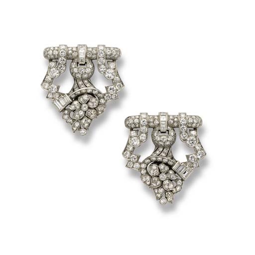 A PAIR OF ART DECO DIAMOND CLIP BROOCHES