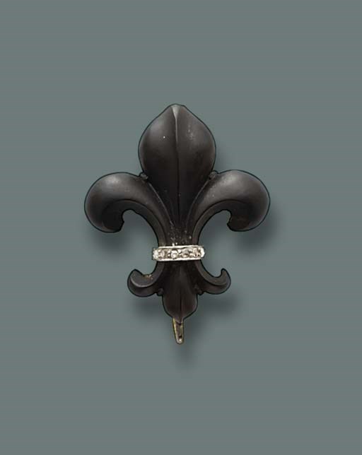 A GROUP OF ANTIQUE BLACK GLASS JEWELLERY