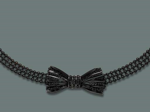AN ANTIQUE BLACK GLASS CHOKER