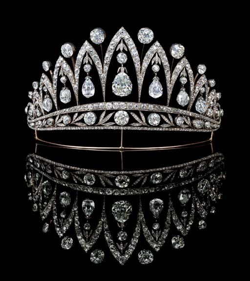 A MAGNIFICENT ANTIQUE DIAMOND TIARA, BY FABERGE