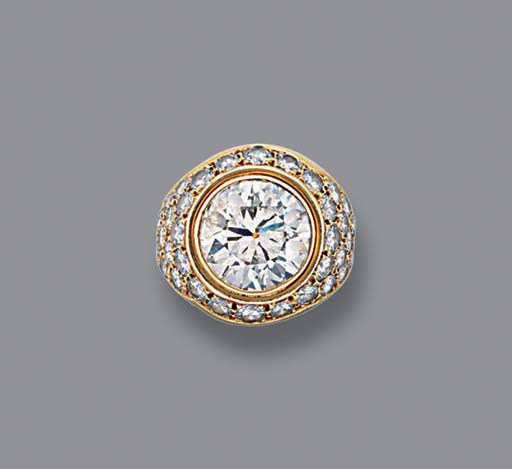 A DIAMOND SINGLE-STONE RING