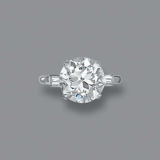 A DIAMOND SINGLE-STONE RING