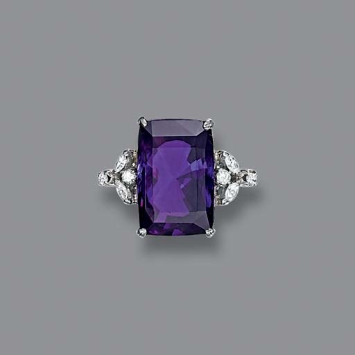A SAPPHIRE SINGLE-STONE RING