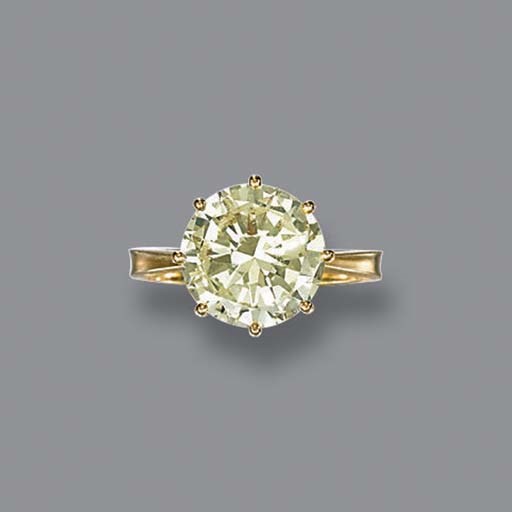 A DIAMOND SINGLE-STONE RING
