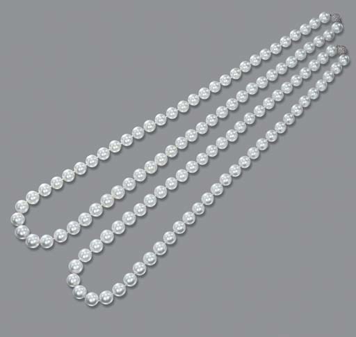 A PAIR OF SOUTH SEA CULTURED PEARL NECKLACES
