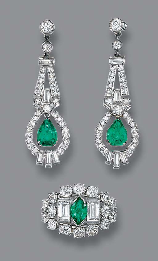 A PAIR OF ART DECO EMERALD AND DIAMOND EAR PENDANTS AND A RING