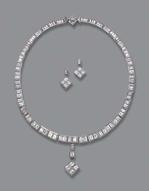 AN ART DECO DIAMOND NECKLACE AND EAR PENDANTS