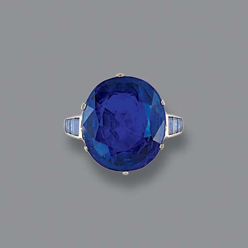 A SAPPHIRE SINGLE-STONE RING