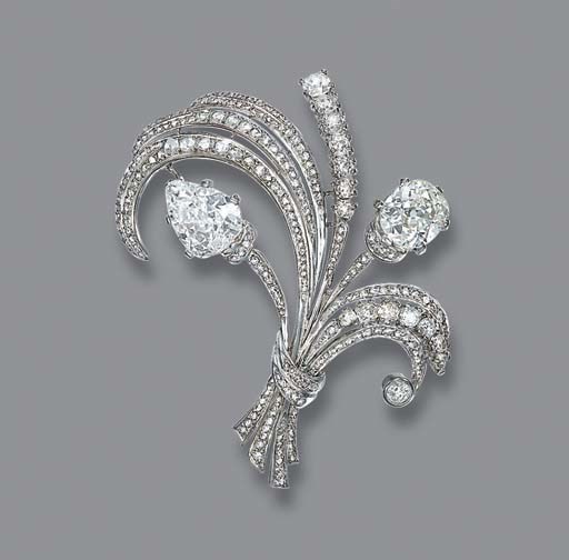 A DIAMOND BROOCH