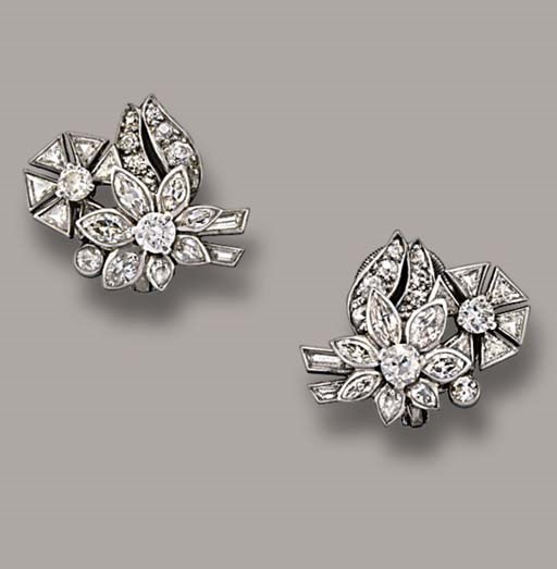 A PAIR OF ART DECO DIAMOND EARCLIPS, BY CARTIER