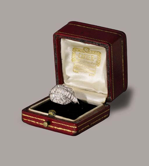 AN ART DECO DIAMOND RING, BY CARTIER