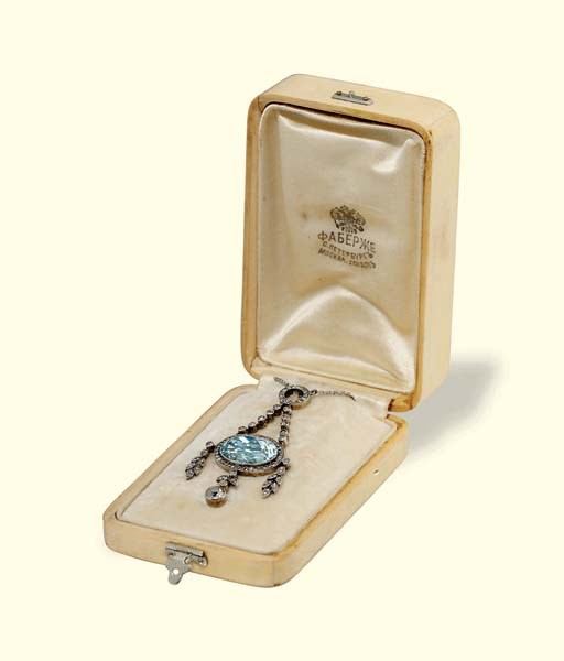 AN AQUAMARINE AND DIAMOND PENDANT NECKLACE, BY FABERGE