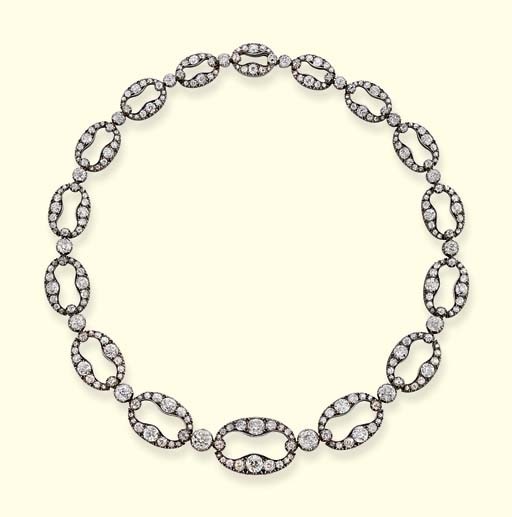 AN ANTIQUE DIAMOND NECKLACE