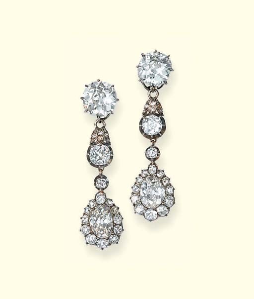 A PAIR OF ANTIQUE DIAMOND EAR PENDANTS