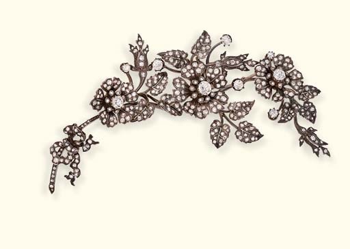 AN ANTIQUE DIAMOND FLORAL SPRAY BROOCH