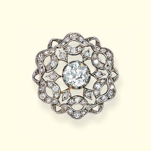 A VICTORIAN DIAMOND BROOCH