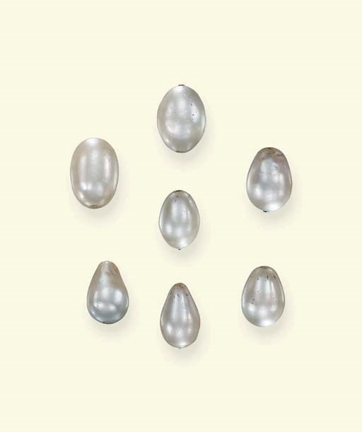 A GROUP OF SEVEN UNMOUNTED PEARLS